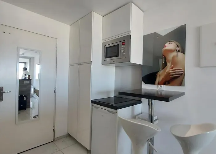 Naturiste Cap D'agde Héliopolis F 72